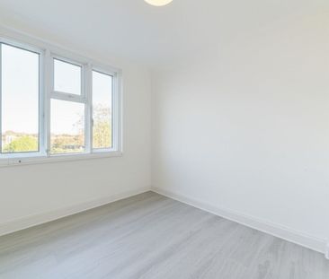 4 Bed Terraced House, Carrington Road, TW10 - Photo 2