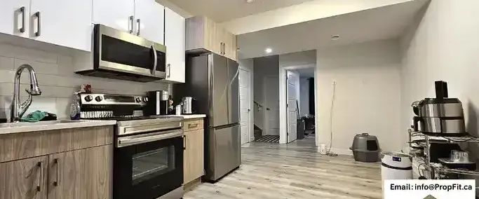 Spacious Legal Suite in Keswick | In-Suite Laundry | Extra Den | Cats OK | 8020 Kiriak Link Southwest, Edmonton - Photo 1