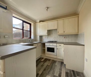 2 bedroom Semi-Detached House to let - Photo 5