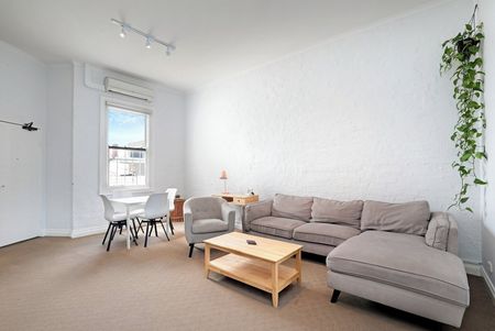 LIGHT & BRIGHT WITH LARGE BALCONY - Photo 5