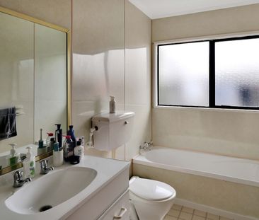 Sunny 2 Bedroom in Naenae - Photo 5