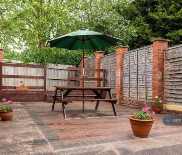 1 bedroom in a house share to rent - Photo 5