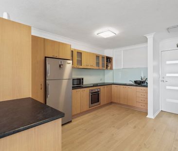 Fully Furnished Apartment with Breathtaking Views - Photo 5