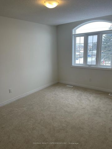 Townhouse For Lease | X8124136 - Photo 3