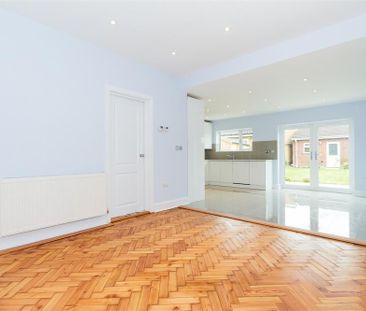 4 bedroom semi-detached house to rent - Photo 2