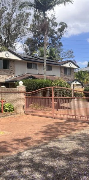 Sunnybank Hills State School is Oppsite Street!! - Photo 1