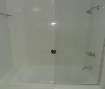 Self-Contained CBD Apartment - Photo 6