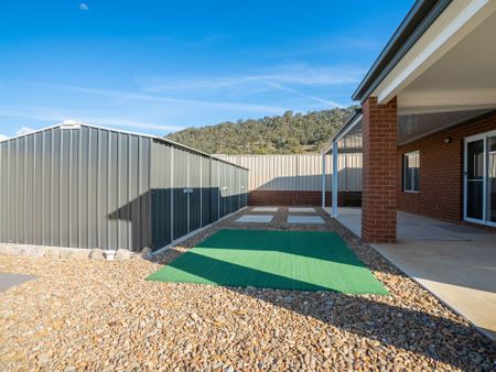SPACIOUS FAMILY HOME - Photo 3