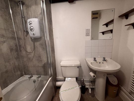 1 bedroom in a house share to rent - Photo 1