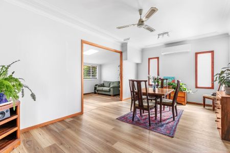 CHARMING 2-BEDROOM HOME WITH SUNROOM, LARGE GARDEN & REAR DECK - Photo 3