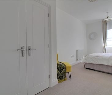 Lilly Court, 21 Fullbrook Drive, Basingstoke, RG21 - Photo 6