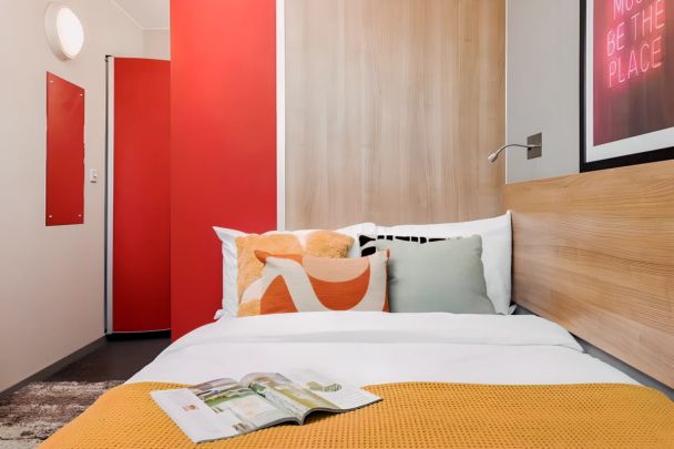 Large Ensuite: Two Bed Flat - Photo 1