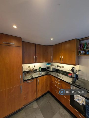 1 bedroom in a flat share to rent - Photo 3