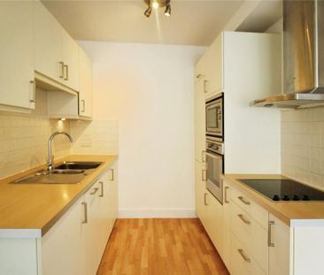 2 bedroom flat to rent - Photo 6