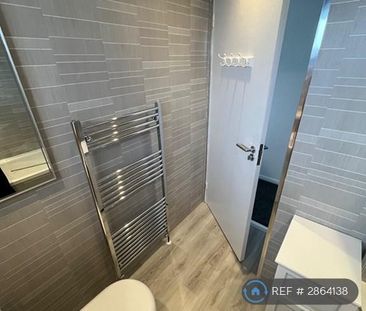 4 bedroom detached house to rent - Photo 4