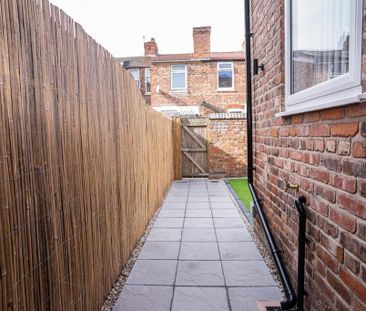 3 bedroom terraced house to rent - Photo 1