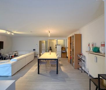 Ruim appartement met 2 slaapkamers, terras en garage - Photo 6