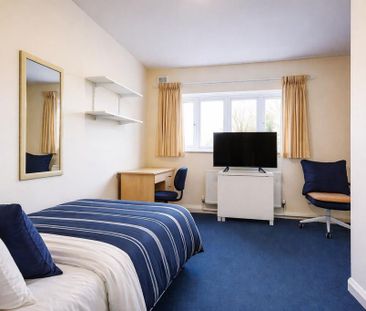 6 bedroom end of terrace house to rent - Photo 4