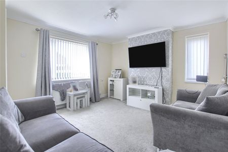 2 bed end of terrace house to rent in Marrick Road, Middlesbrough, TS3 - Photo 2