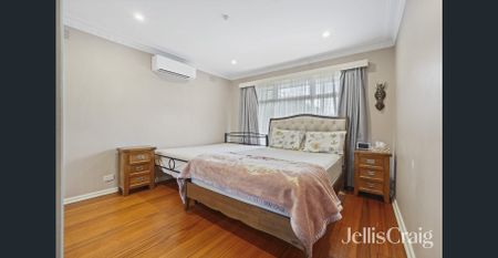 Spacious Living Close to Schools, Shops & the Bay - Photo 3