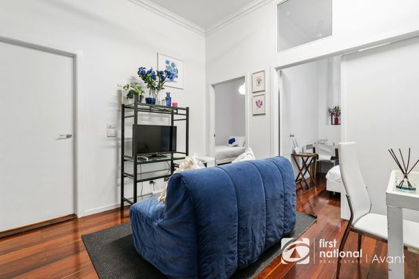 Fully furnished 2 bedroom apartment on Lonsdale Street! - Photo 1