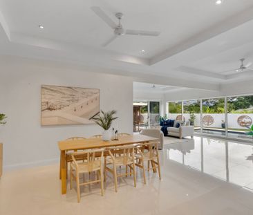 STUNNING FAMILY HOME, IN SOUGHT AFTER LOCATION, WITH A POOL!! - Photo 6
