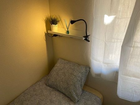 Calle de Valderrobres, Madrid, Community of Madrid 28022 - Photo 5