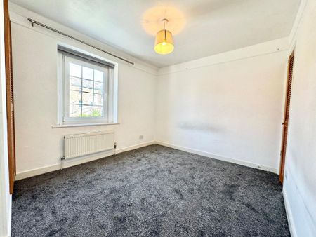2 bedroom end of terrace house to rent - Photo 2