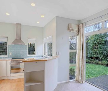 ROYAL OAK FAMILY HOME - Photo 3