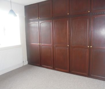 2 Bedroom Semi-Detached House - Photo 3