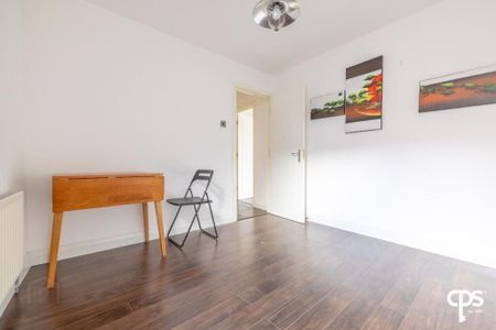 21 Malone Place, Belfast, BT12 5FD - Photo 2