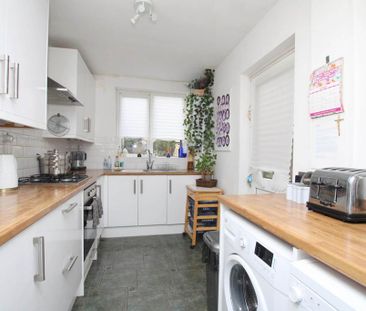 3 bedroom semi-detached house to rent - Photo 6