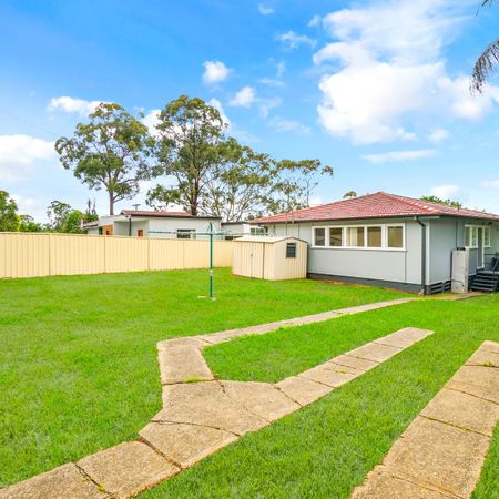 RENOVATED THREE BEDROOM HOME! - Photo 4