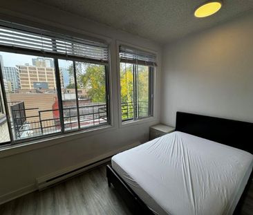 GHETTO MCGILL- STUDIO RENOVÉ & MEUBLÉ- EMPLACEMENT EXCEPTIONNEL - Photo 2