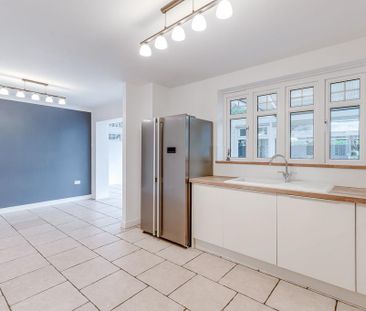 4 bedroom detached house to rent - Photo 3