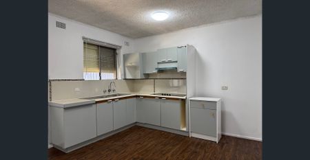 Centrally located and close to all major amenities - Photo 2