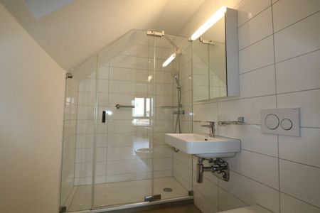 Nähe Kronenplatz und Schloss Binningen - grosszügige 4-Zimmer-Maisonette-Dachwohnung mit Cheminée - Photo 5