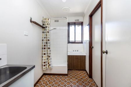 Spacious two bedroom unit in convenient location - Photo 4