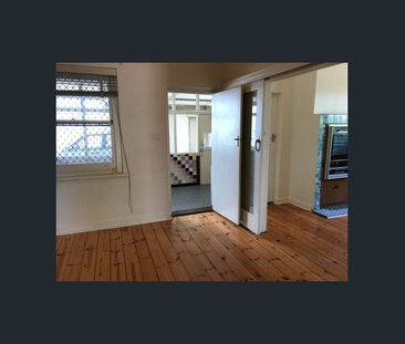 LARGE 2 BEDROOM PLUS STUDY - GREAT LOCATION - Photo 2