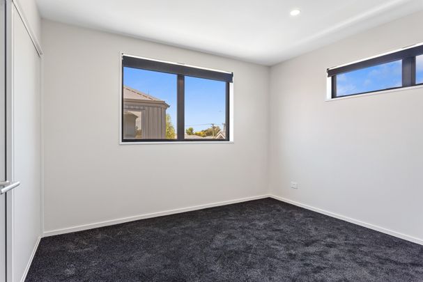 Modern Two-bedroom Townhouse with Off-street Park - Photo 1