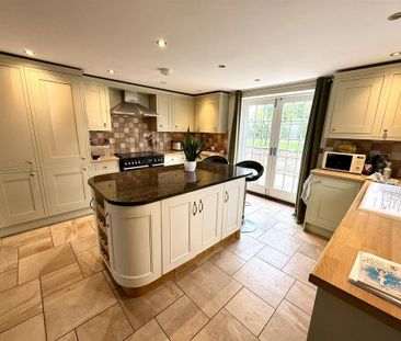 4 bedroom detached house to rent - Photo 5