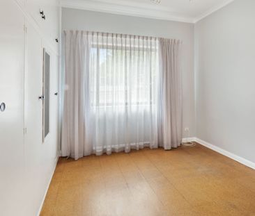 Bright, Friendly & Modern Two Bedroom Home in a Sought-After Location - Photo 5