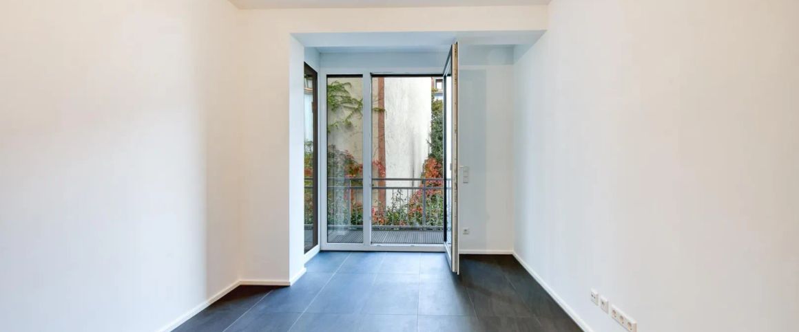 +++ mitten drin & trotzdem ruhig - 1.OG - zwei Balkone - gehoben & renoviert - Fliesen mit FB-Hzg. - inkl. Duplex & EBK +++ - Photo 1