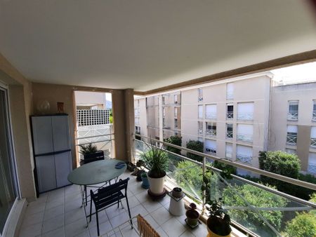 Appartement 4 pièces 95m2 MARSEILLE 9EME 1 476 euros - Photo 2