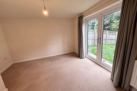 Canister Close - Photo 3