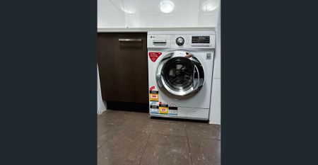 Ideal Urban Living – 2BR Fully Furnished Apartment in CBD’s East End. - Photo 2