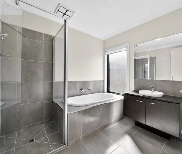 NORTH FACING FAMILY RESIDENCE - Photo 6