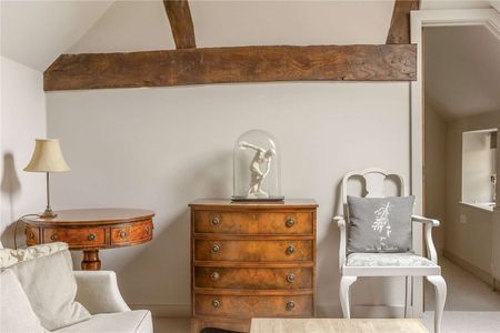 Spacious barn conversion near the popular Cotswold village of Bledington. - Photo 3