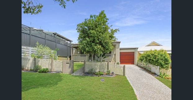 Charming Cottage-Style Home in Springfield Lakes - Photo 1