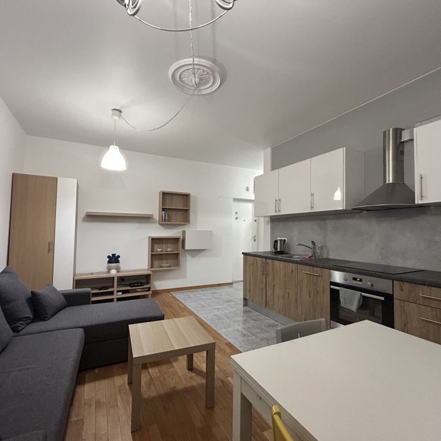 Metro Racławicka | Po Remoncie | Cicha Okolica - Photo 1